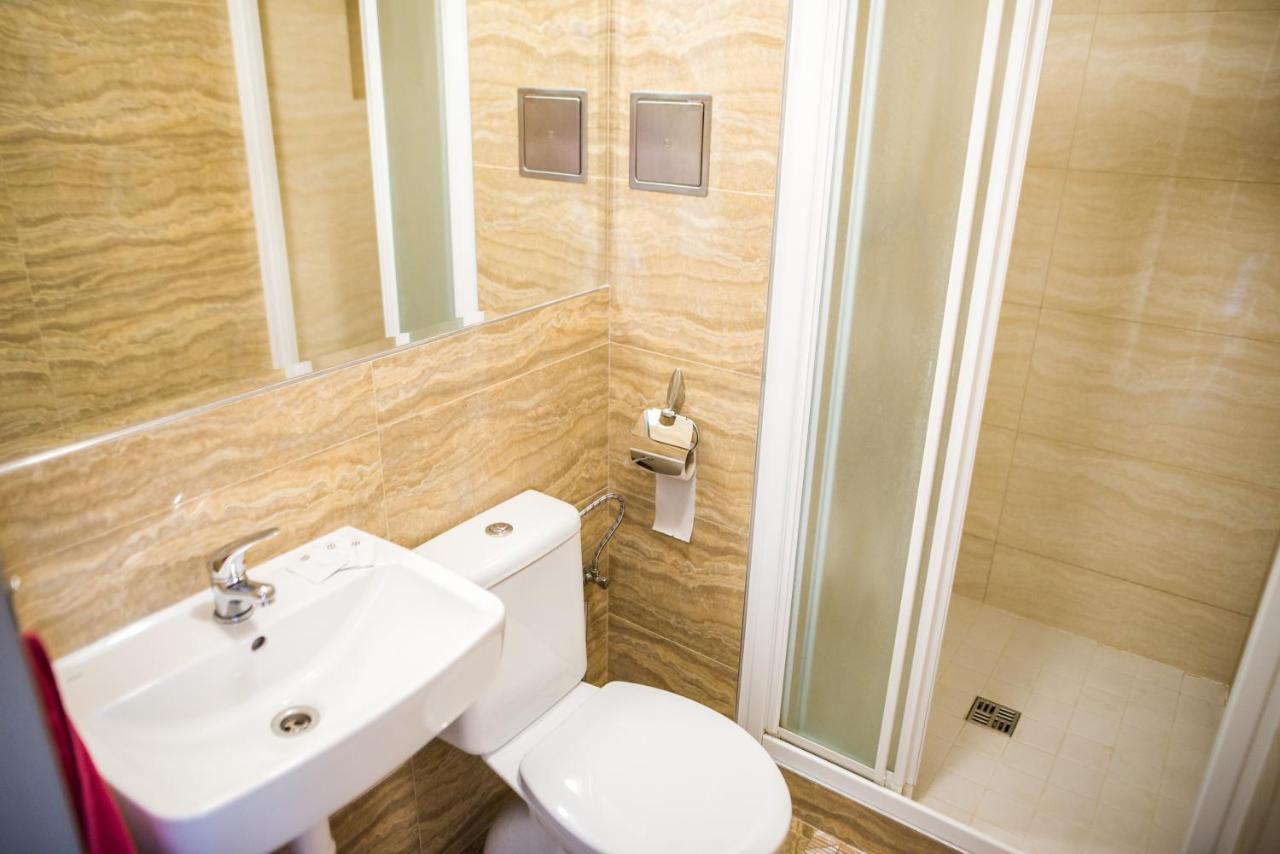 City Hotel B&B, Reception 24 7, 800M Od-From R1, Free Parking Банска-Бистрица Экстерьер фото