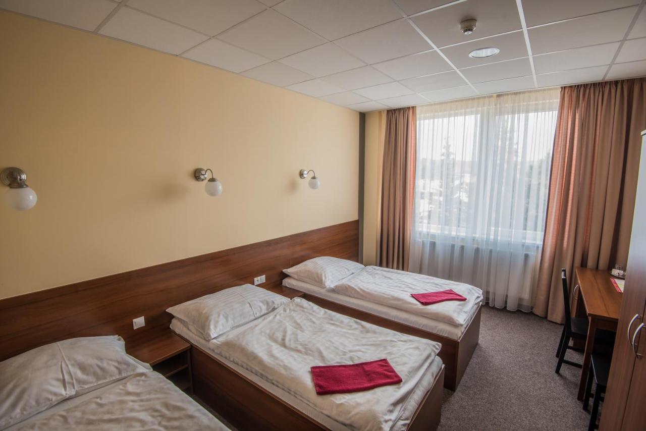 City Hotel B&B, Reception 24 7, 800M Od-From R1, Free Parking Банска-Бистрица Экстерьер фото