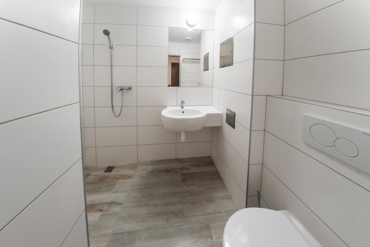 City Hotel B&B, Reception 24 7, 800M Od-From R1, Free Parking Банска-Бистрица Экстерьер фото